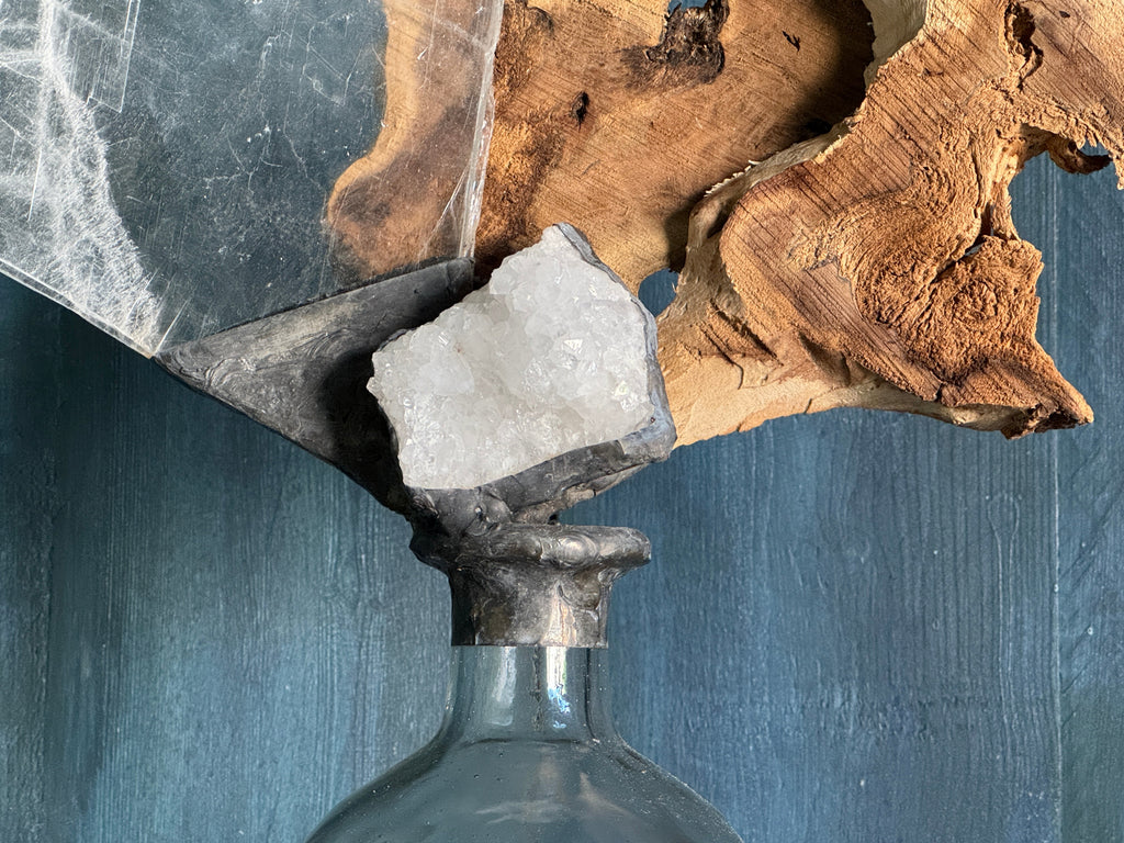 Bouteille sculpturale en bois flotté fabriquée à la main