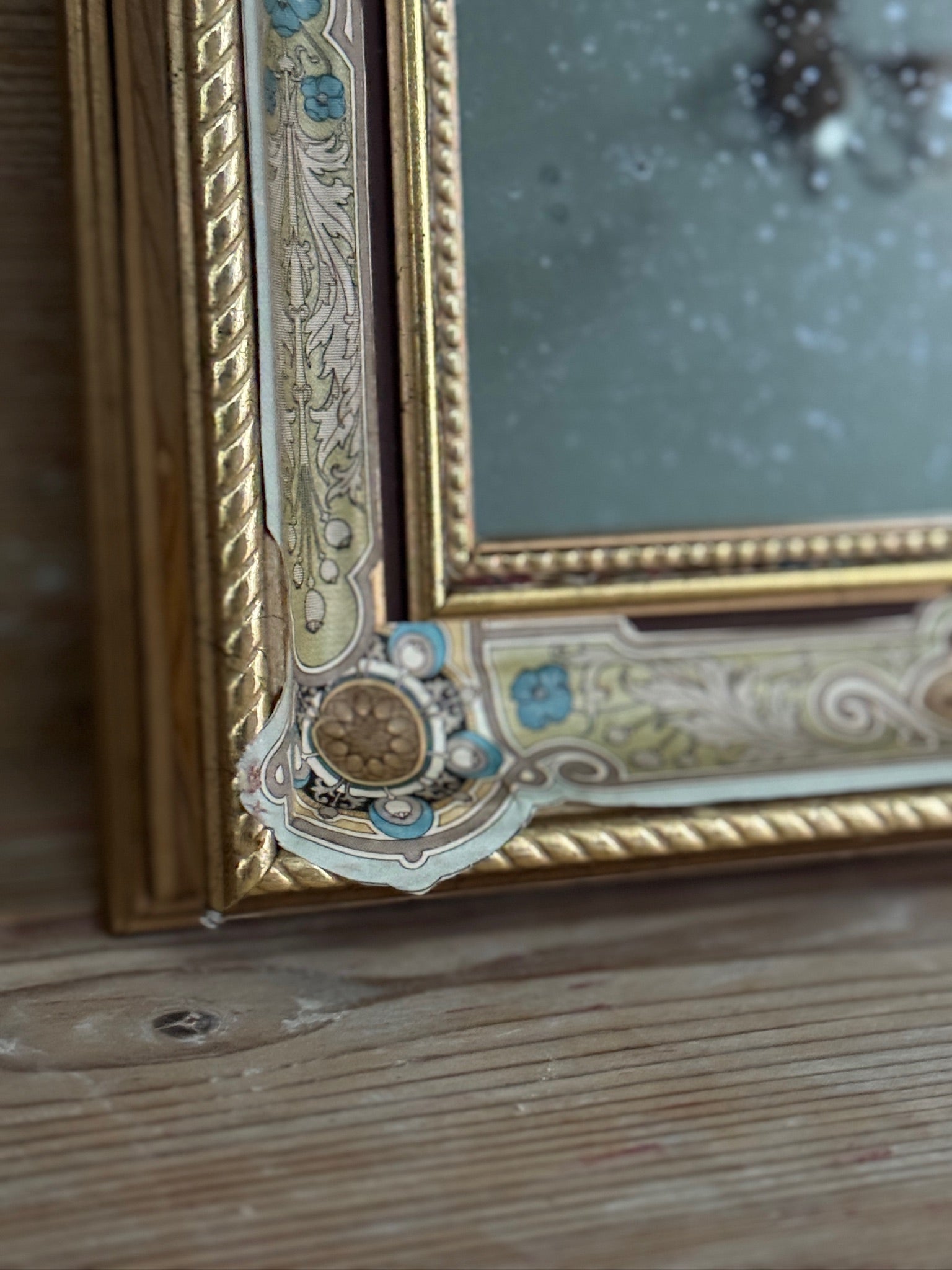 Cadre fait main avec miroir antique