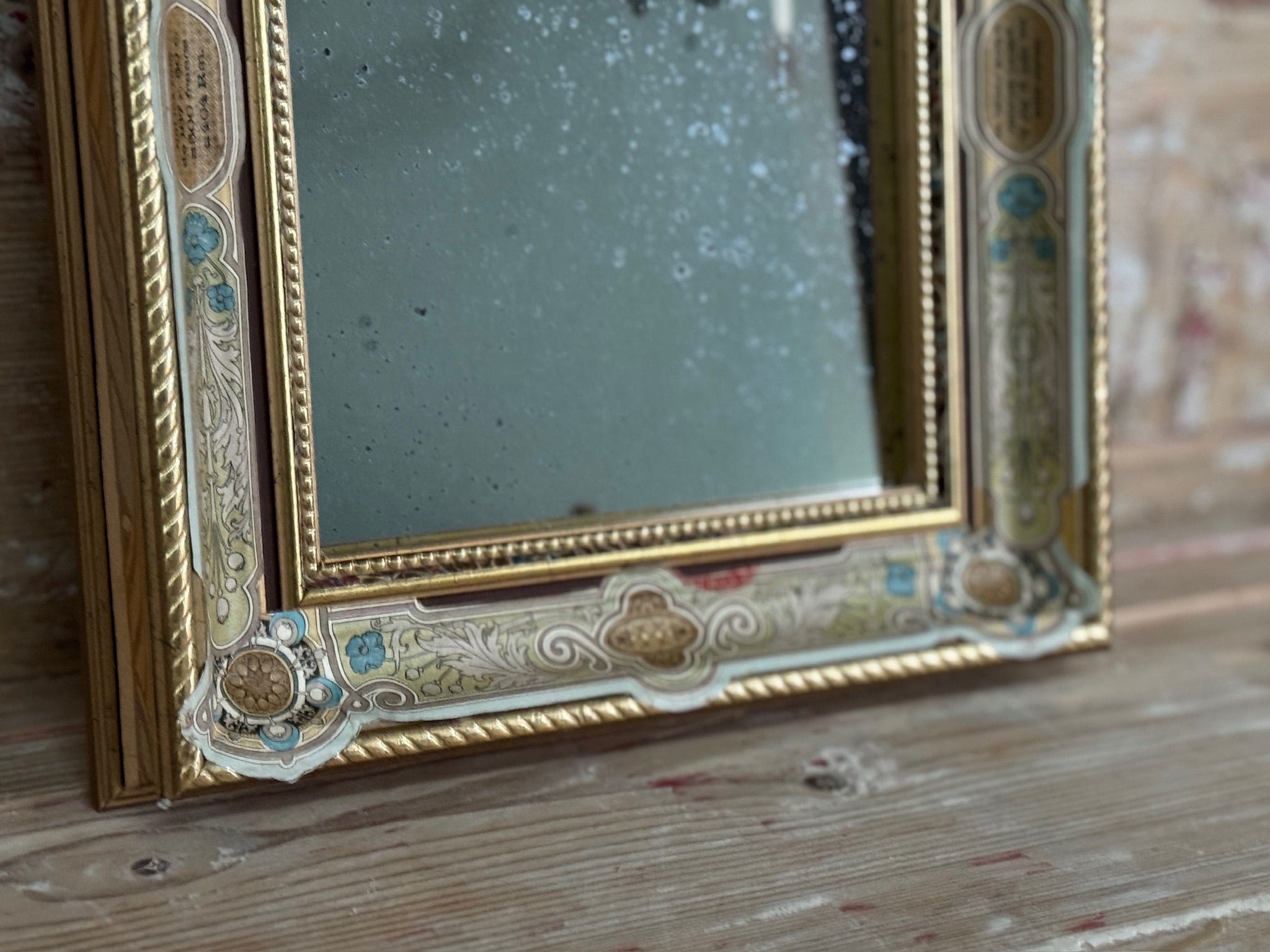 Cadre fait main avec miroir antique