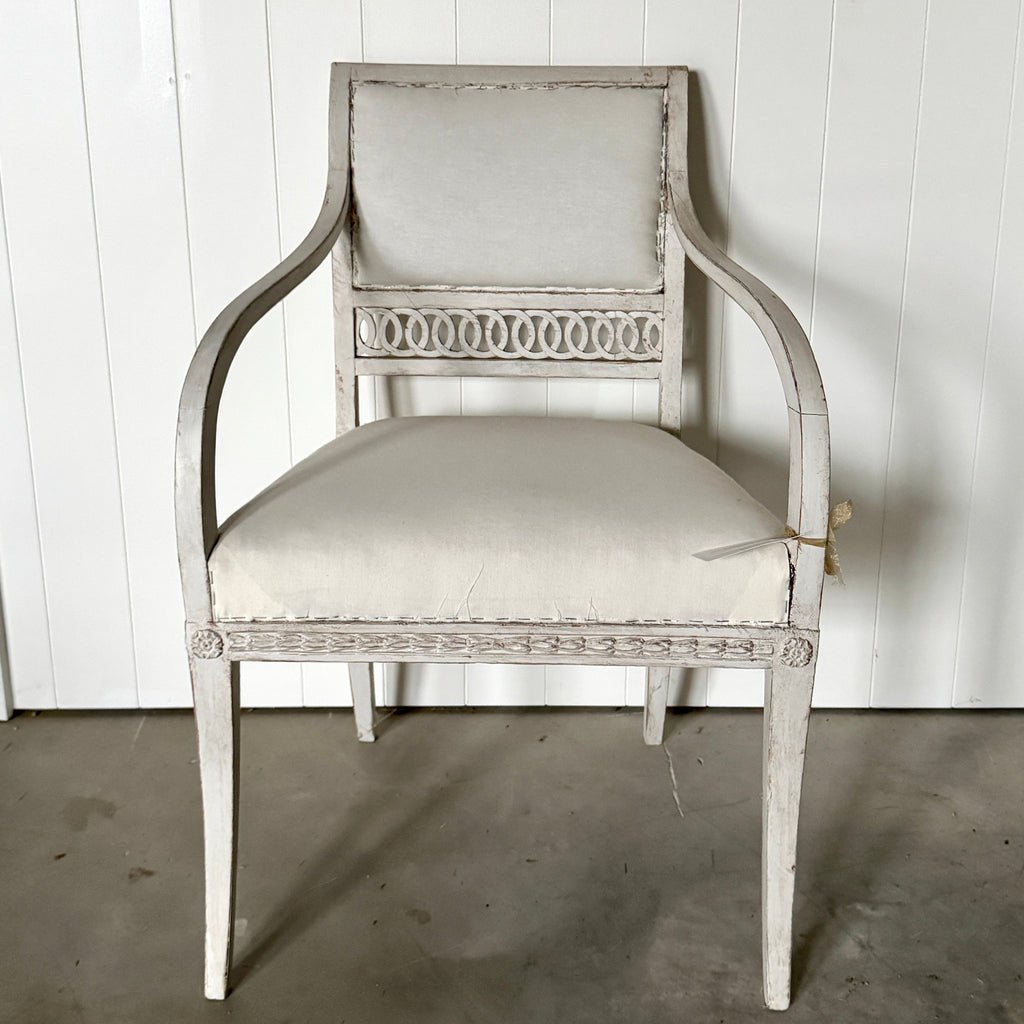 Paire de chaises antiques gustaviennes des années 1800 aux détails élégants