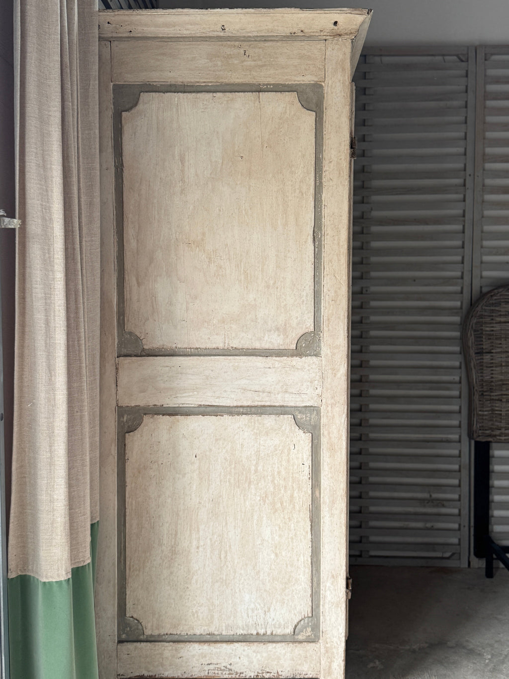 Armoire peinte italienne du XIXe siècle