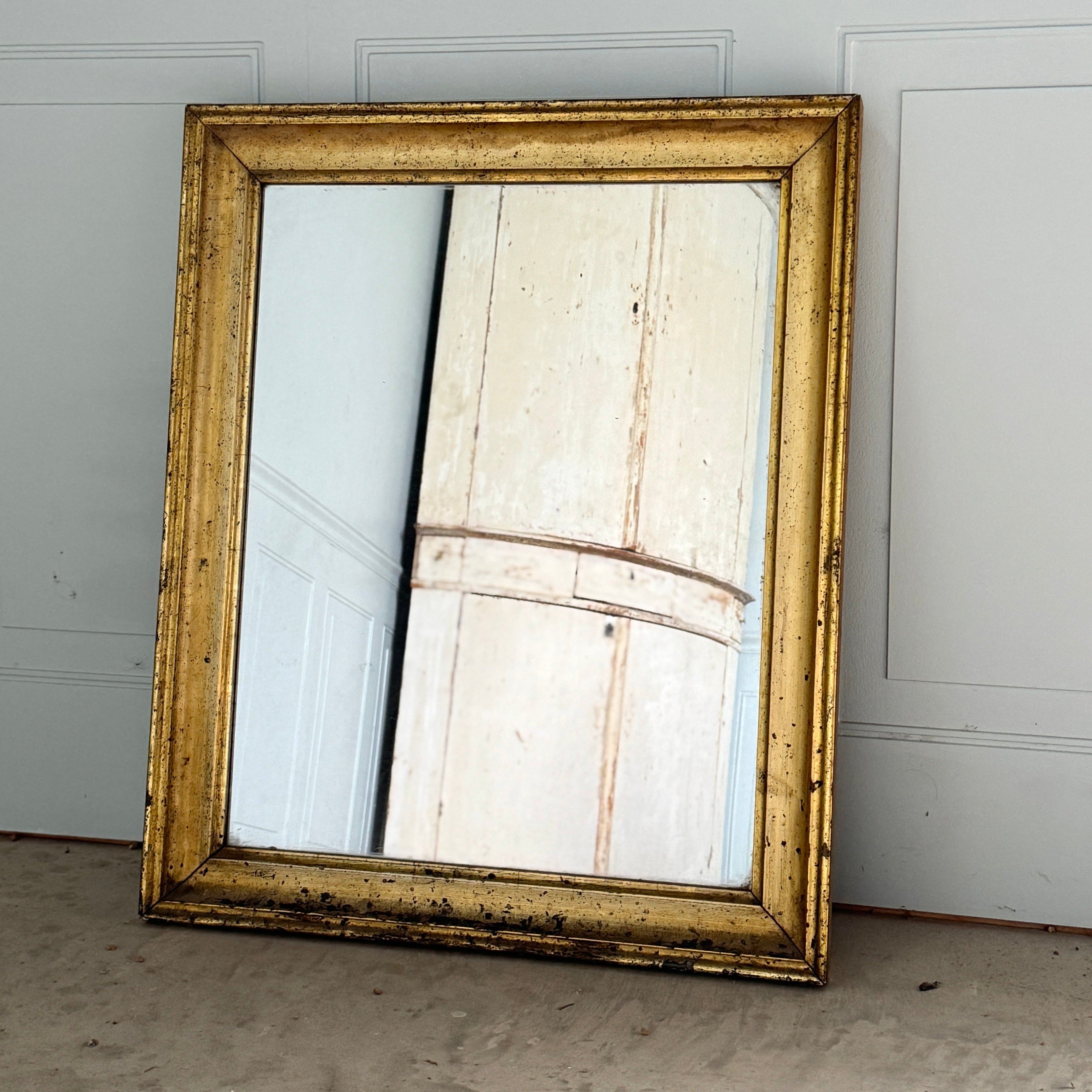Miroir ancien français doré à patine vieillie