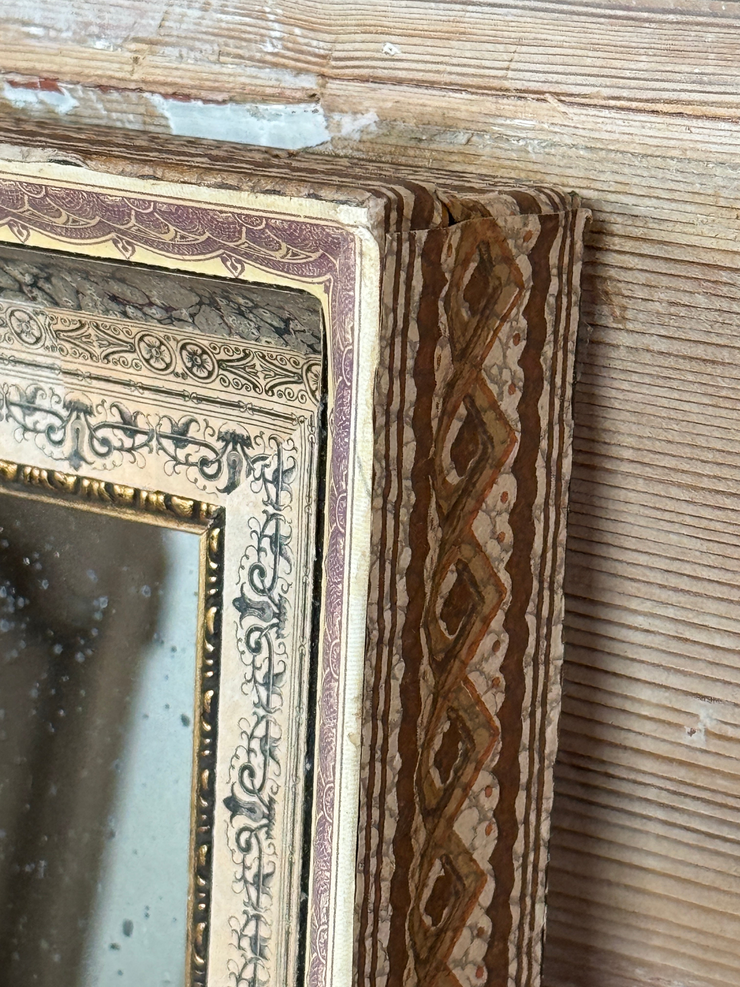 Cadre fait main avec miroir antique
