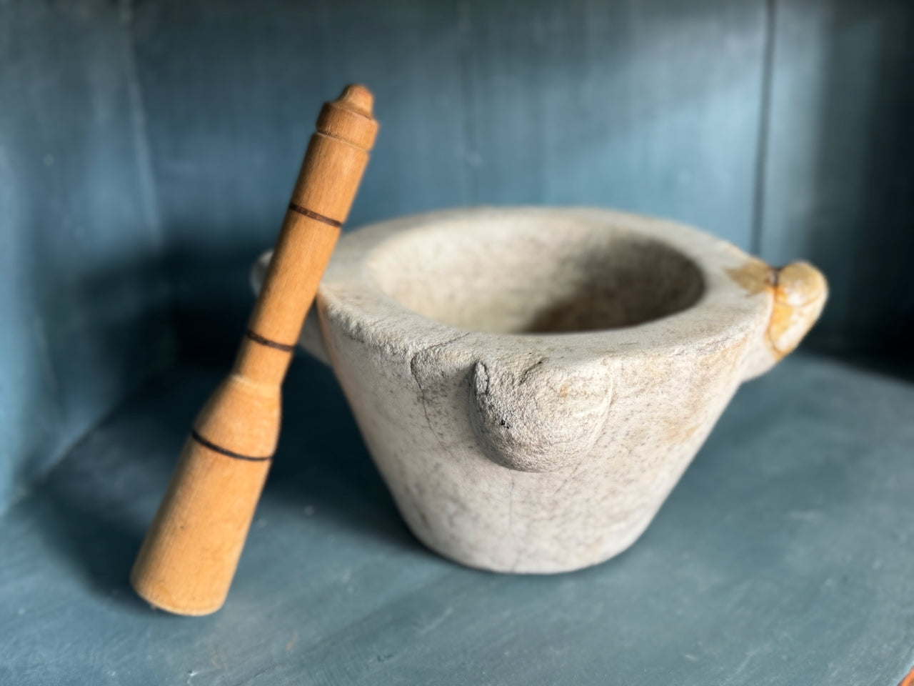 Grand mortier et pilon en pierre vintage